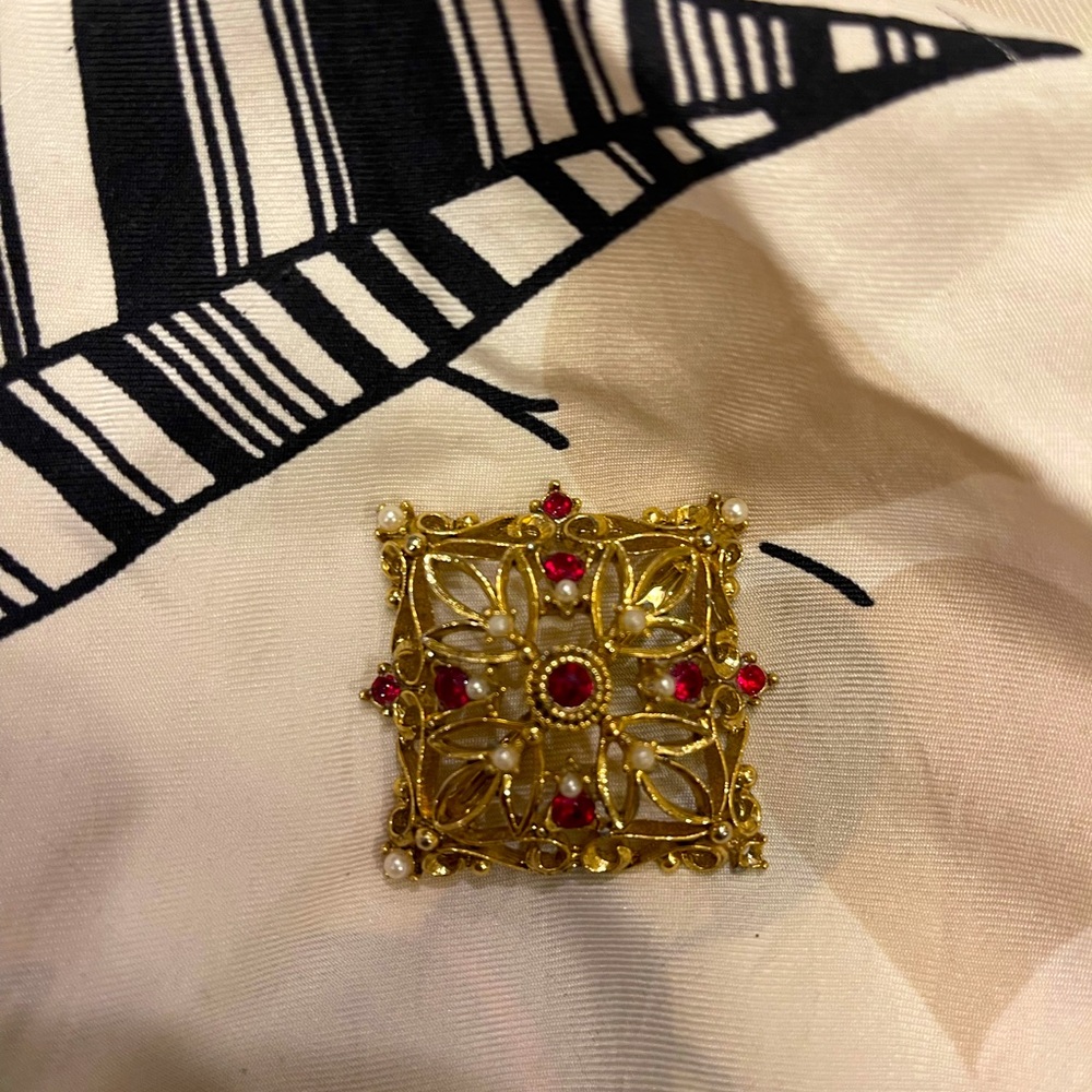 Beautiful brooch by JJ Jonette in gold with white and red stones